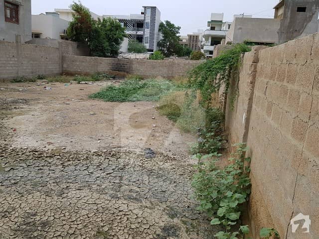 گلستانِ جوہر کراچی میں 16 مرلہ رہائشی پلاٹ 3 کروڑ میں برائے فروخت۔
