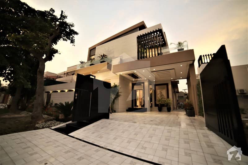 Muzhar Munir Design  10 Marla House For Sale