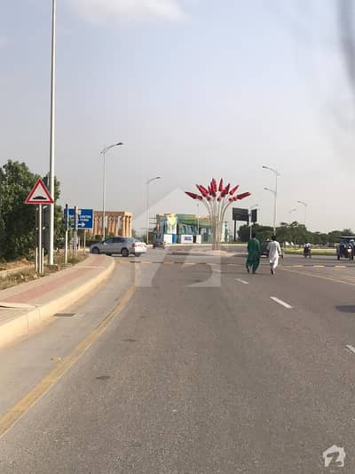 1000 square yards commercial File plot infront of theme park  safari park bahria town karachi