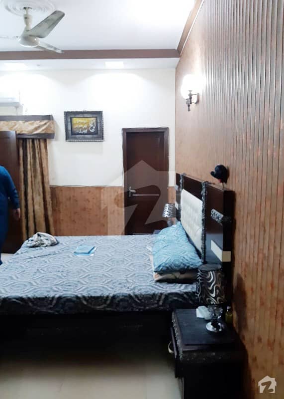 پی آئی اے ہاؤسنگ سکیم لاہور میں 5 کمروں کا 10 مرلہ مکان 1.75 کروڑ میں برائے فروخت۔