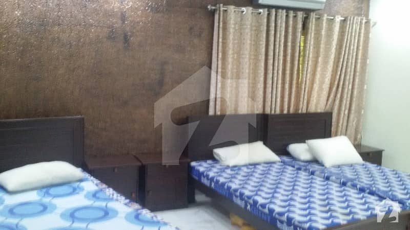 ڈی ایچ اے فیز 8 - بلاک ای ڈی ایچ اے فیز 8 ڈیفنس (ڈی ایچ اے) لاہور میں 5 کمروں کا 1 کنال مکان 4.5 کروڑ میں برائے فروخت۔