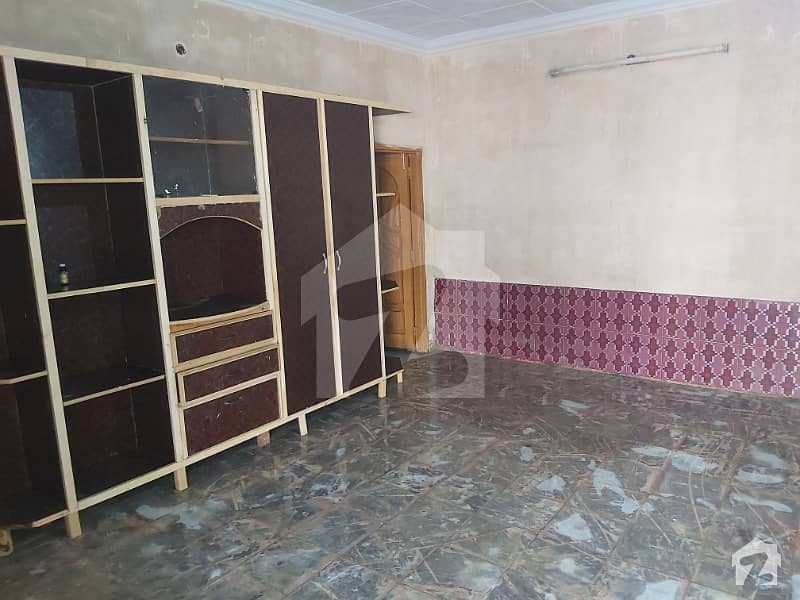 ادرز ڈیرہ اسماعیل خان میں 6 کمروں کا 14 مرلہ مکان 1.8 کروڑ میں برائے فروخت۔