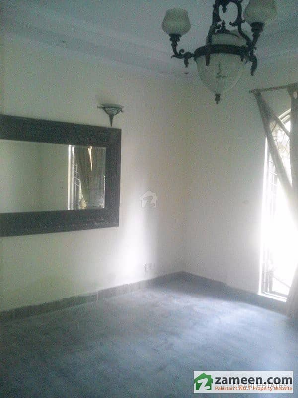 Ghani Estates Offers: 1 Kanal Fully Renovated Owner Build Upper Portion Near To Park