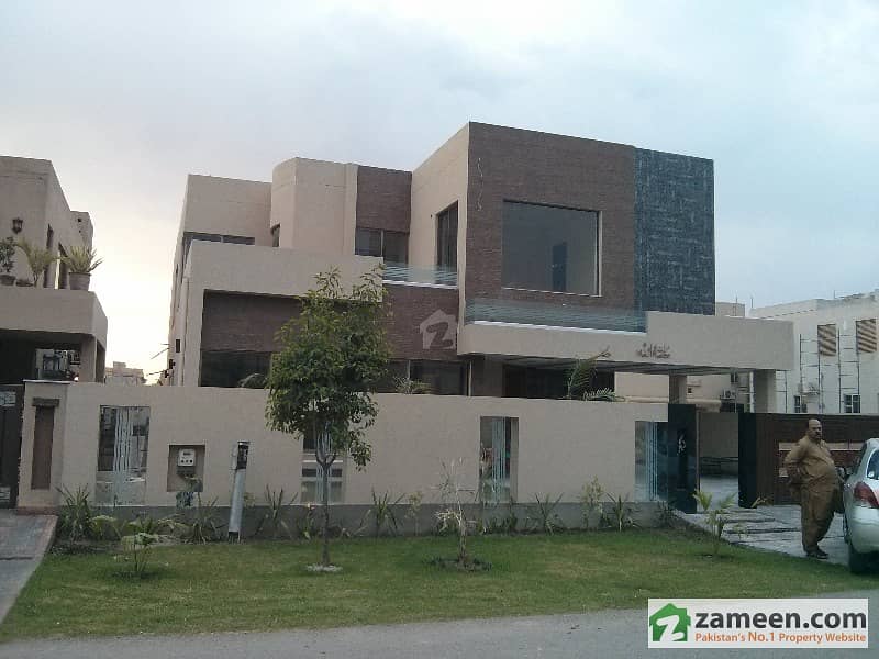 35 Marla Attractive Upper Portion For Rent In DHA Phase 5