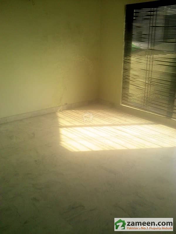 10 Marla Attractive Old Bungalow Facing Park For Sale In J Block Dha Phase 1