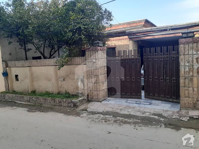 گلستان کالونی راولپنڈی میں 4 کمروں کا 10 مرلہ مکان 1.1 کروڑ میں برائے فروخت۔