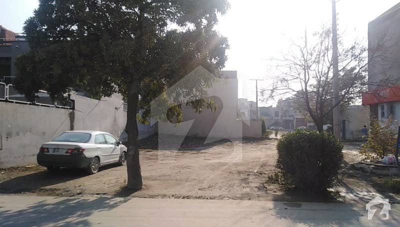 17 Marla Corner Plot For Sale On Main Boulevard Park Arab Lahore