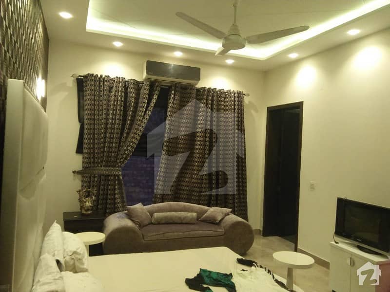 ڈی ایچ اے فیز 4 - بلاک ڈبل جی فیز 4 ڈیفنس (ڈی ایچ اے) لاہور میں 5 کمروں کا 1 کنال مکان 5.5 کروڑ میں برائے فروخت۔