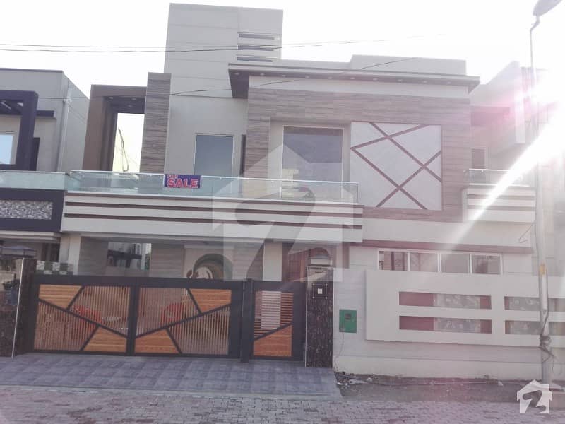 بحریہ ٹاؤن گلبہار بلاک بحریہ ٹاؤن سیکٹر سی بحریہ ٹاؤن لاہور میں 5 کمروں کا 11 مرلہ مکان 2.45 کروڑ میں برائے فروخت۔