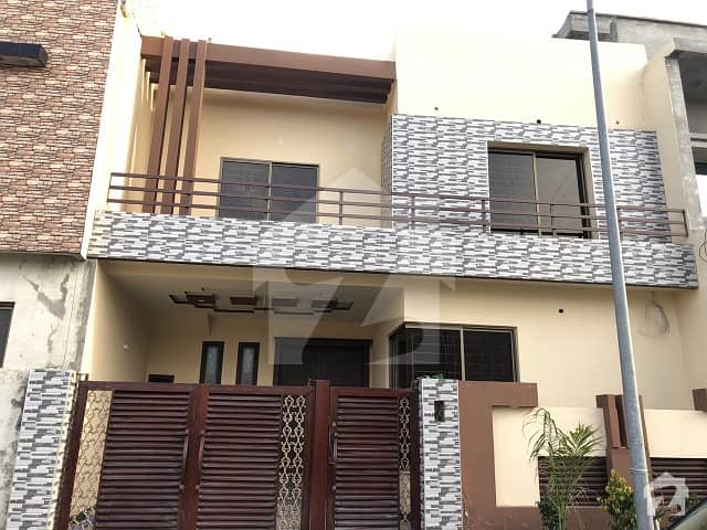 خیابانِ گارڈنز فیصل آباد میں 4 کمروں کا 6 مرلہ مکان 1.3 کروڑ میں برائے فروخت۔