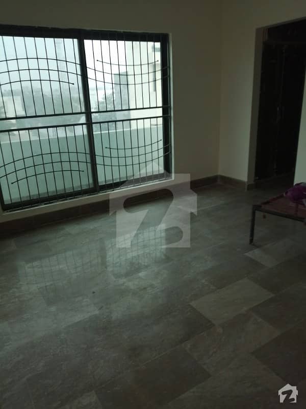 Brand New Near To Canal 10 Marla Upper Portion For Rent