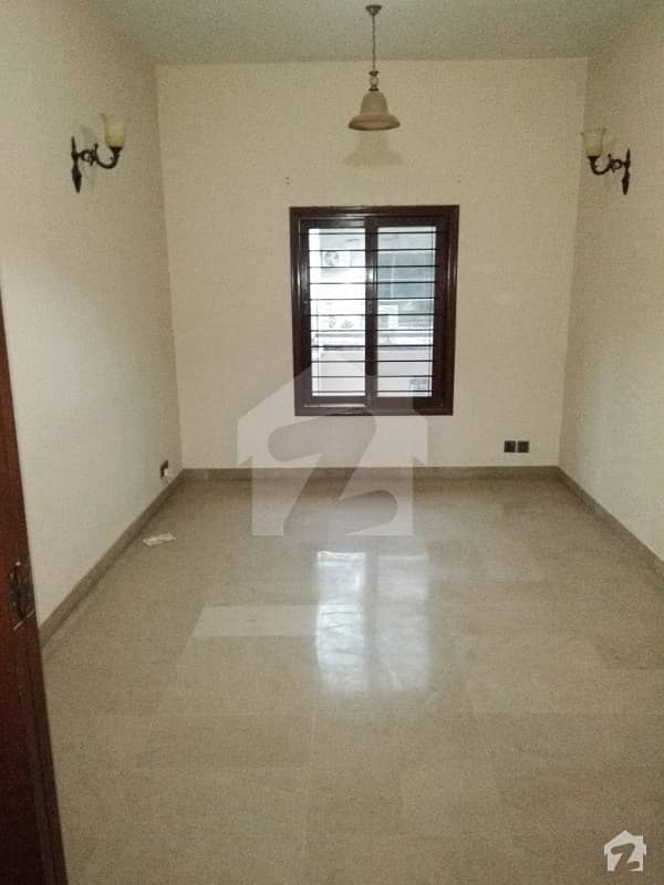 400 Yds 1st Floor Excellent Condition Portion Available For Rent In Block 13d Gulshaneiqbal