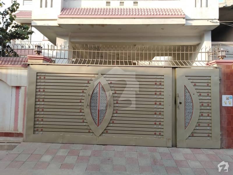 رفیع قمر روڈ بہاولپور میں 5 کمروں کا 14 مرلہ مکان 1.6 کروڑ میں برائے فروخت۔