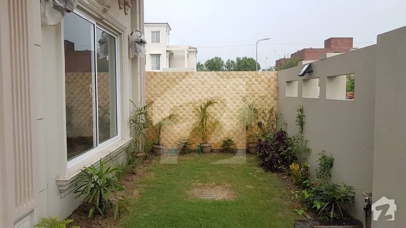 OWNER BUILD VERY STRONG  CORNER  FULLY BASEMENT BUNGALOW 6 BEDROOMS