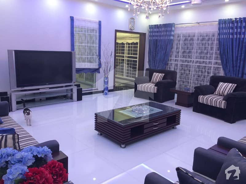1 Kanal Brand New Fully Furnished With Basement Royal Class Bungalow