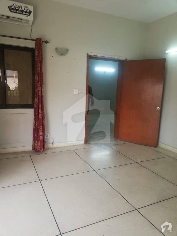 A family bulding Ground floor 3 bed Flat urget for sale