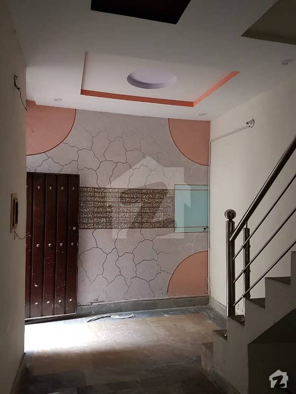 بسطامی روڈ سمن آباد لاہور میں 3 کمروں کا 2 مرلہ مکان 22 ہزار میں کرایہ پر دستیاب ہے۔