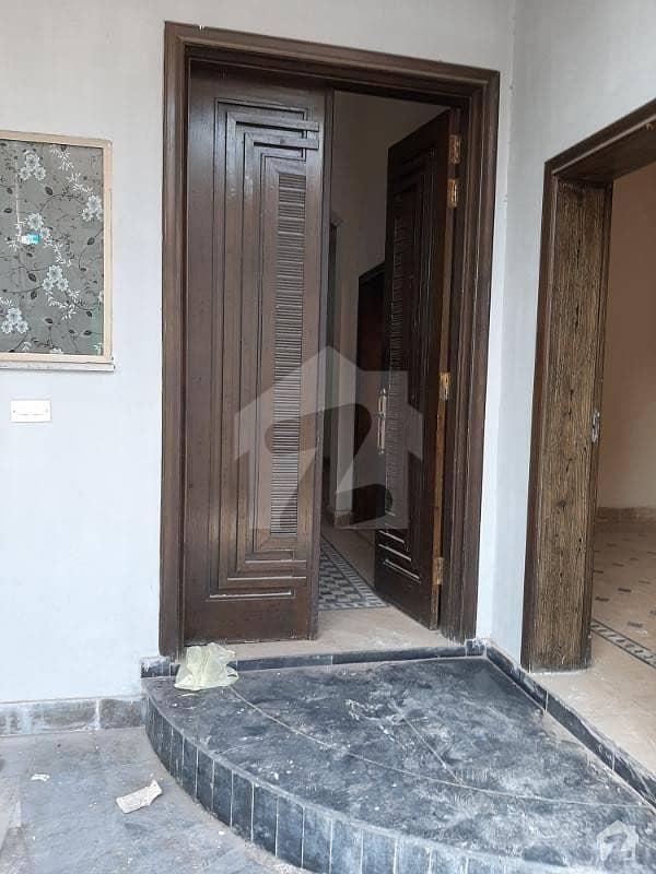 چک 208 روڈ فیصل آباد میں 3 کمروں کا 10 مرلہ مکان 35 ہزار میں کرایہ پر دستیاب ہے۔