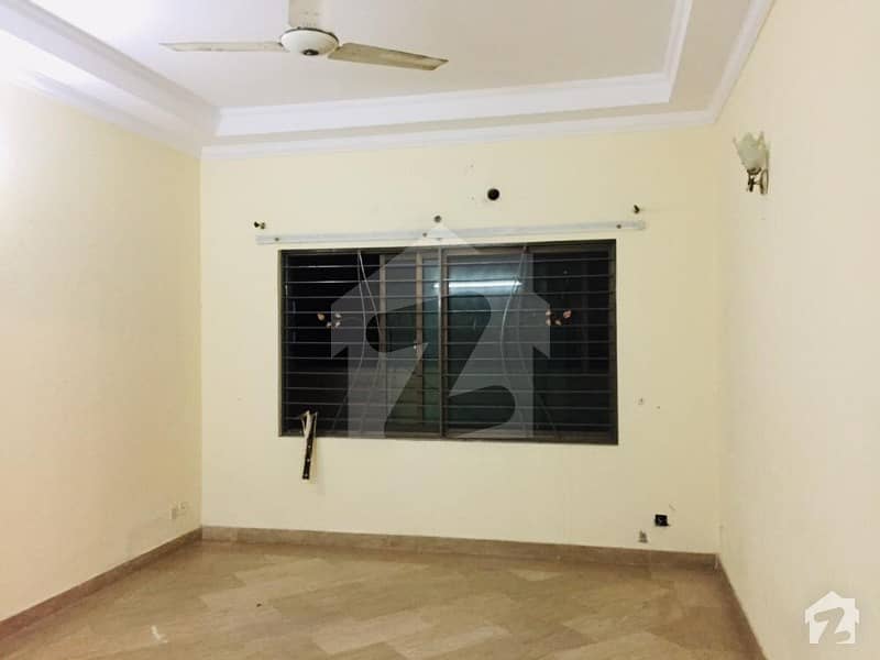 ڈی ایچ اے فیز 4 ڈیفنس (ڈی ایچ اے) لاہور میں 4 کمروں کا 10 مرلہ مکان 80 ہزار میں کرایہ پر دستیاب ہے۔