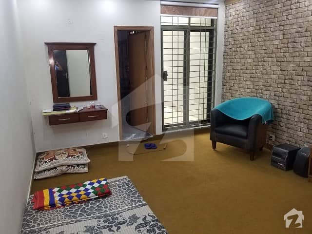 ماڈل ٹاؤن لاہور میں 4 کمروں کا 10 مرلہ مکان 2.5 کروڑ میں برائے فروخت۔