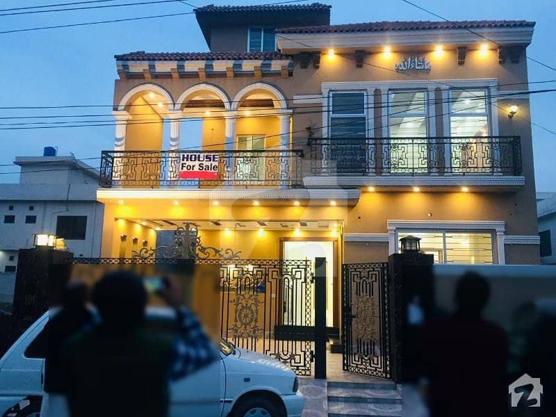 پارک ویو ولاز ۔ جیڈ بلاک پارک ویو ولاز لاہور میں 5 کمروں کا 10 مرلہ مکان 2.25 کروڑ میں برائے فروخت۔