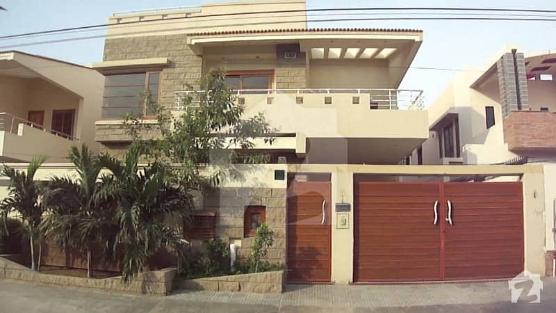 ڈی ایچ اے فیز 6 ڈی ایچ اے کراچی میں 5 کمروں کا 12 مرلہ مکان 7.5 کروڑ میں برائے فروخت۔