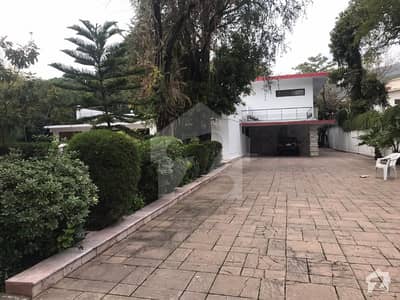 Spacious House With Large Garden Available For Rent