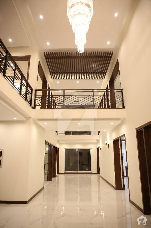 ڈی ایچ اے فیز 8 ڈیفنس (ڈی ایچ اے) لاہور میں 7 کمروں کا 2 کنال مکان 10.2 کروڑ میں برائے فروخت۔