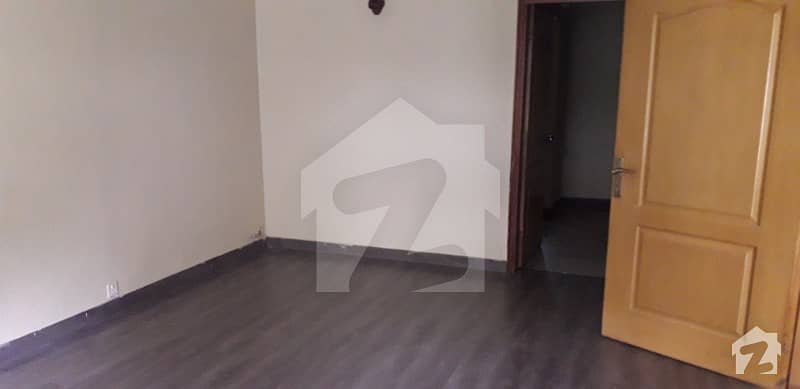 3100 Sq Flat In Gulberg Available For Residence Only