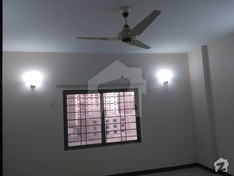 For Rent 9th floor 4 Bed Flat G9 Building with Lift west open