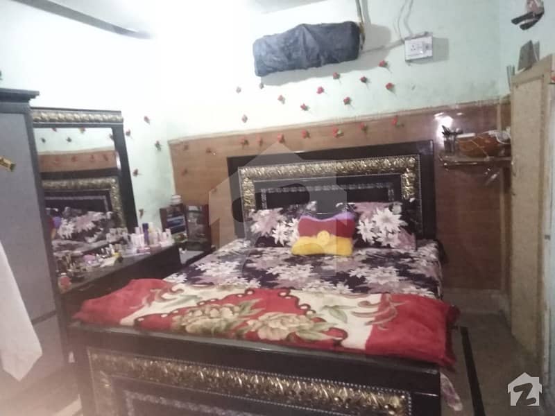 گھنٹا گھر چوک ملتان میں 5 کمروں کا 4 مرلہ مکان 70 لاکھ میں برائے فروخت۔