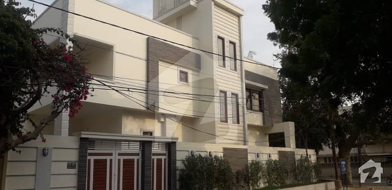 پی ای سی ایچ ایس بلاک 6 پی ای سی ایچ ایس جمشید ٹاؤن کراچی میں 10 کمروں کا 1.2 کنال مکان 15.5 کروڑ میں برائے فروخت۔