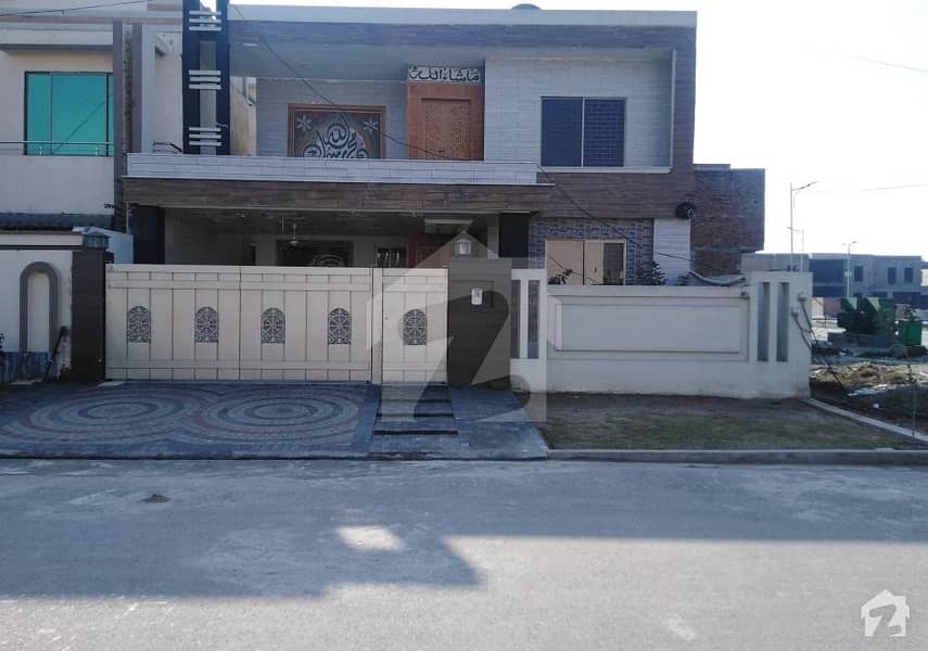 خیابانِ گارڈنز فیصل آباد میں 12 مرلہ مکان 2.25 کروڑ میں برائے فروخت۔