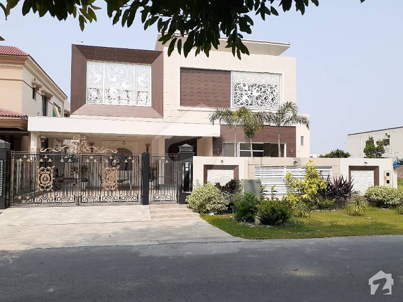 ڈی ایچ اے فیز 5 - بلاک اے فیز 5 ڈیفنس (ڈی ایچ اے) لاہور میں 6 کمروں کا 1 کنال مکان 8.8 کروڑ میں برائے فروخت۔
