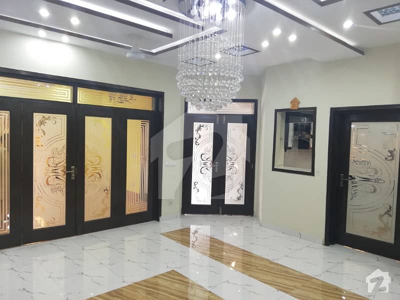 بحریہ ٹاؤن گلبہار بلاک بحریہ ٹاؤن سیکٹر سی بحریہ ٹاؤن لاہور میں 5 کمروں کا 10 مرلہ مکان 70 ہزار میں کرایہ پر دستیاب ہے۔
