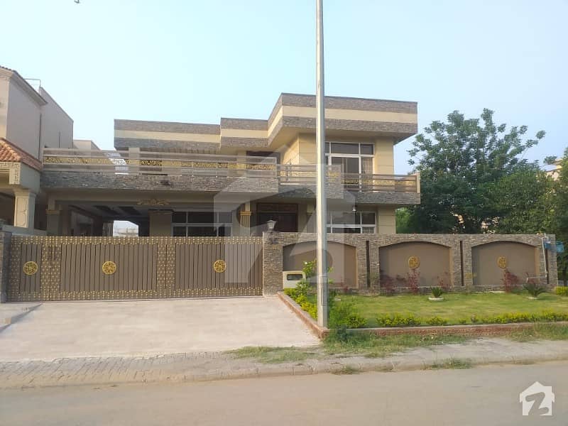 High Quality Top Most Architect Designed Used Bungalow For Sale