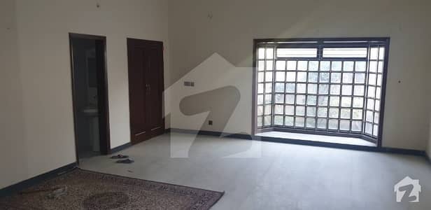 400 Square Yards - Prime Location Single Storey House For Sale 400 Square Yards - Prime Location Single Storey House For Sale