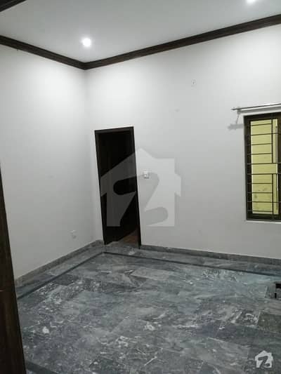 Johar Town 8 Marla Upper Portion For Rent With 2 Beds Block A2 Prime Location