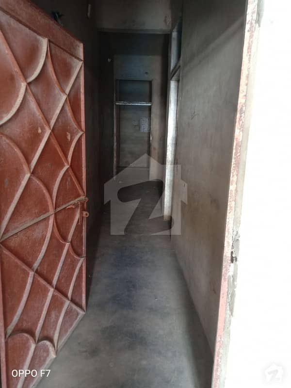 مجید کالونی لانڈھی کراچی میں 2 کمروں کا 2 مرلہ مکان 60 لاکھ میں برائے فروخت۔