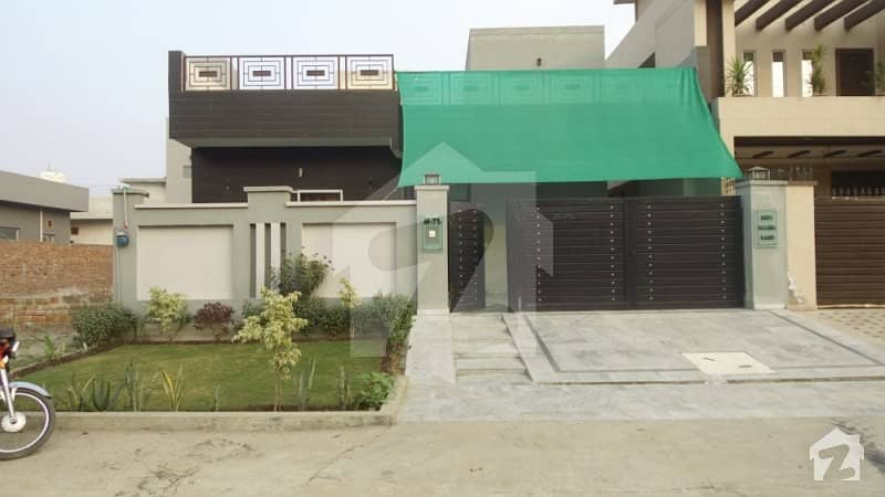 فارمانئیٹس ہاؤسنگ سکیم لاہور میں 2 کمروں کا 10 مرلہ مکان 1.15 کروڑ میں برائے فروخت۔
