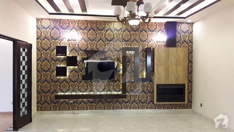 بحریہ ٹاؤن گلمہر بلاک بحریہ ٹاؤن سیکٹر سی بحریہ ٹاؤن لاہور میں 5 کمروں کا 10 مرلہ مکان 1.8 کروڑ میں برائے فروخت۔