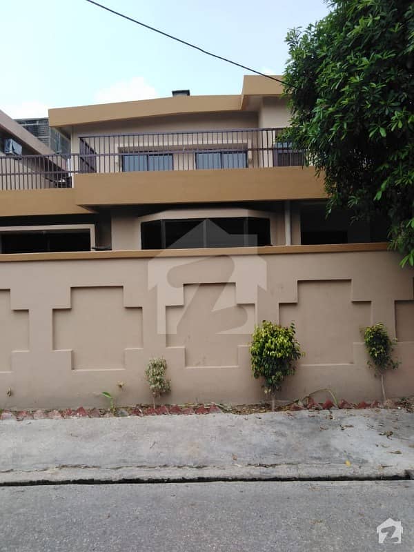 14 Marla Beautiful  House For Rent Main Cantt