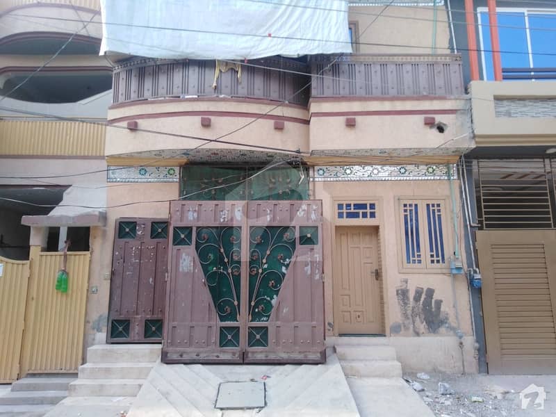 حیات آباد فیز 6 - ایف9 حیات آباد فیز 6 حیات آباد پشاور میں 5 کمروں کا 3 مرلہ مکان 98 لاکھ میں برائے فروخت۔