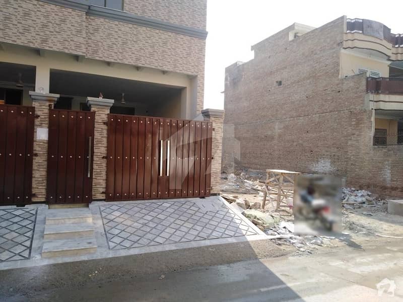 حیات آباد فیز 6 - ایف8 حیات آباد فیز 6 حیات آباد پشاور میں 3 کمروں کا 7 مرلہ مکان 35 ہزار میں کرایہ پر دستیاب ہے۔