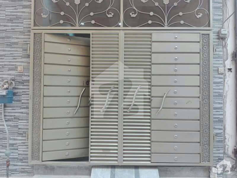 نشتر کالونی لاہور میں 6 کمروں کا 3 مرلہ مکان 64 لاکھ میں برائے فروخت۔