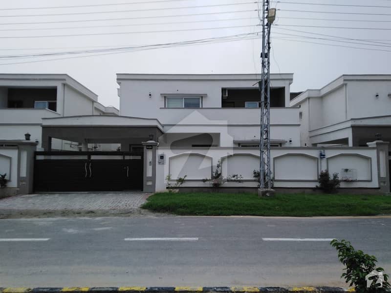 پی اے ایف فالکن کمپلیکس گلبرگ لاہور میں 5 کمروں کا 1 کنال مکان 5.35 کروڑ میں برائے فروخت۔