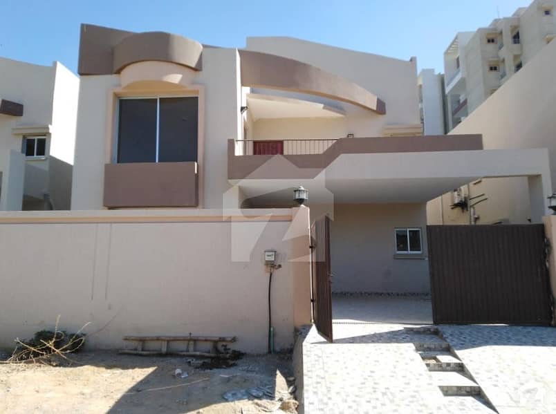 نیوی ہاؤسنگ سکیم کارساز کراچی میں 5 کمروں کا 14 مرلہ مکان 10 کروڑ میں برائے فروخت۔