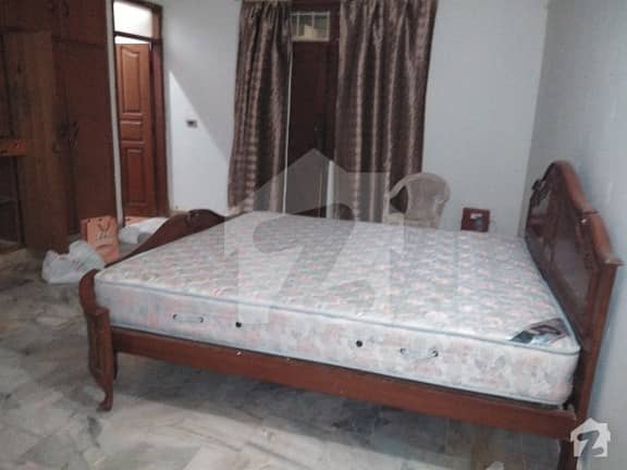 1000 Sq Yard Bungalow Room For Rent