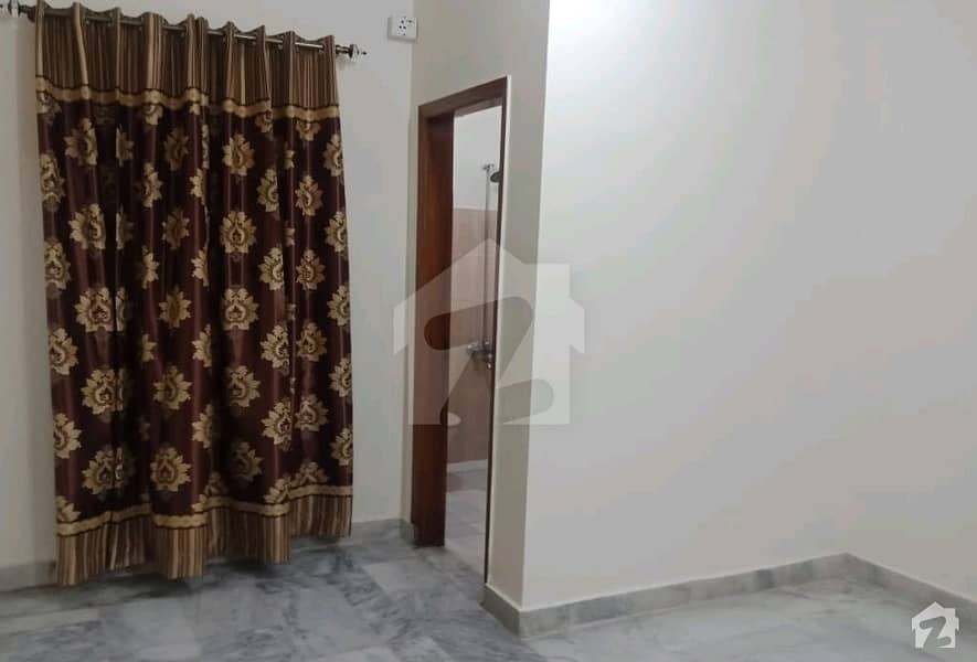 غازی روڈ کینٹ لاہور میں 2 کمروں کا 4 مرلہ فلیٹ 30 لاکھ میں برائے فروخت۔