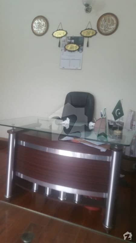 شاہ عالم مارکیٹ لاہور میں 1 کمرے کا 0.23 مرلہ دفتر 25 لاکھ میں برائے فروخت۔